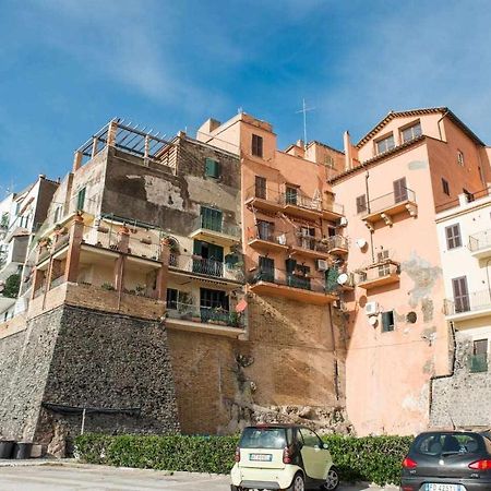 Little Medieval House Nettuno Exterior photo